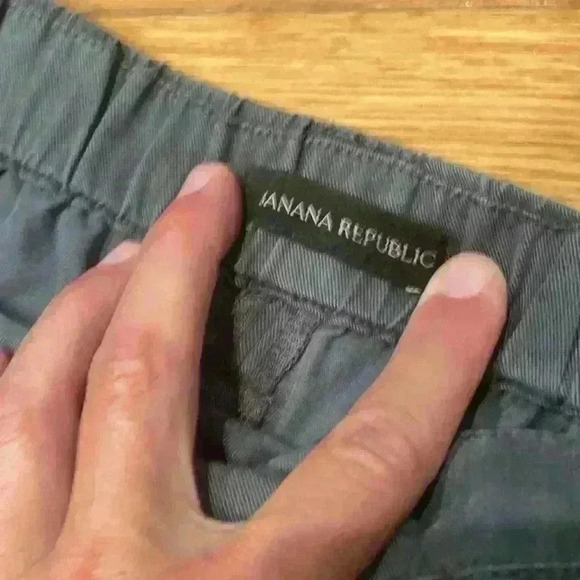 Banana Republic, belted, gray cropped joggers size 8 - Picture 2 of 7